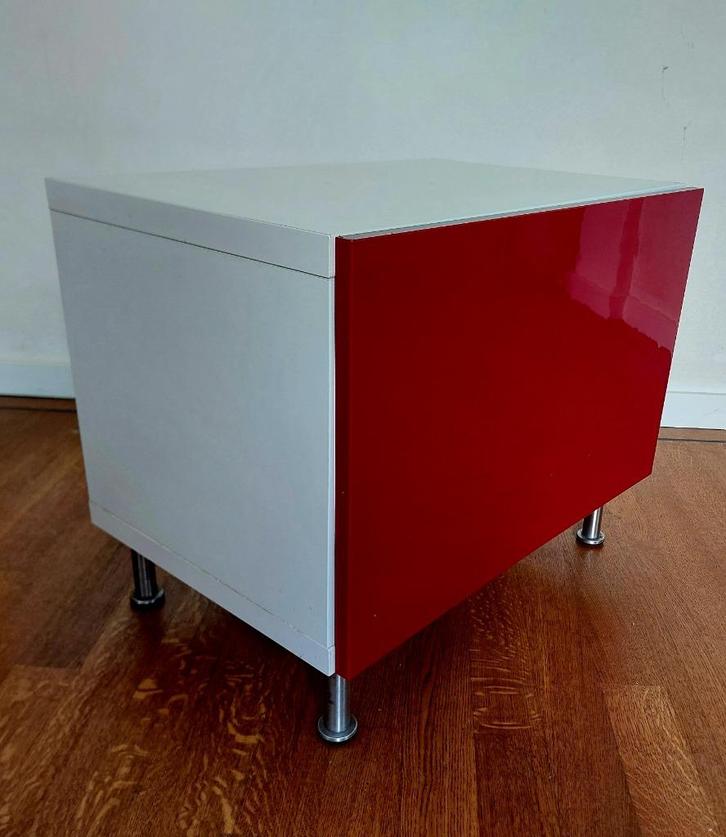 Super praktische IKEA Besta kastje - wit/ hoogglans rood, Huis en Inrichting, Woonaccessoires | Wandplanken en Boekenplanken, Gebruikt