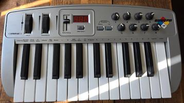 M-Audio Oxygen 8 – Compact MIDI Keyboard Controller beschikbaar voor biedingen
