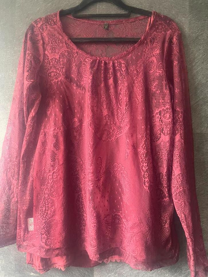 Mooie kanten top, Kleding | Dames, Blouses en Tunieken, Zo goed als nieuw, Rood, Ophalen