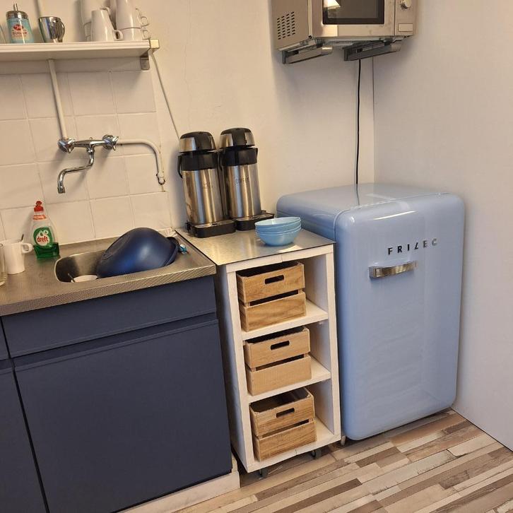 retro koelkast lichtblauw (in perfecte staat!), Witgoed en Apparatuur, Koelkasten en IJskasten, Zo goed als nieuw, Met vriesvak