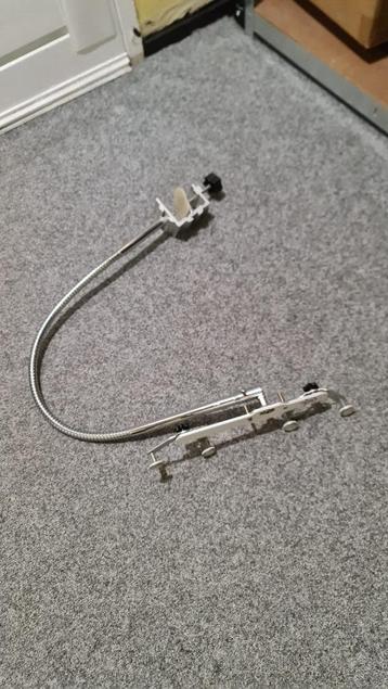 Metalen tablet houder beschikbaar voor biedingen