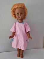 Vintage rubberen bruine pop met rood haar, Ophalen of Verzenden, Gebruikt, Pop