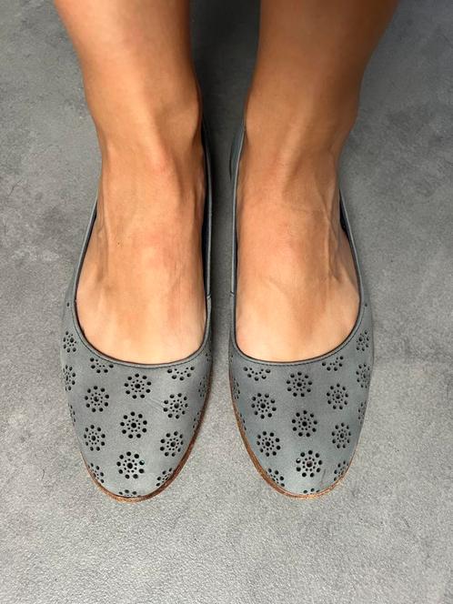 ZGAN Clarks Narrative instappers / ballerina’s grijs maat 39, Kleding | Dames, Schoenen, Zo goed als nieuw, Instappers, Grijs