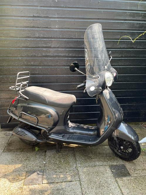 AGM Vx50 Scooter met valbeugels mat zwart, Fietsen en Brommers, Scooters | Overige merken, Gebruikt, Maximaal 45 km/u, Benzine
