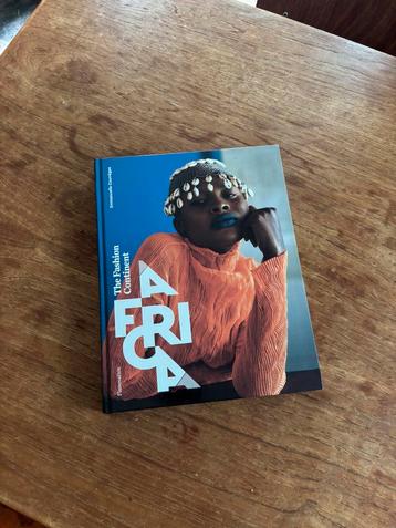 Boek: Afrika The Fashion Continent beschikbaar voor biedingen