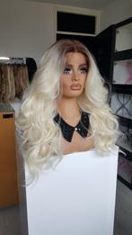 Basic Lace Pruik: Uitgroei naar Licht blond, krul, Ophalen of Verzenden, Nieuw, Pruik of Haarverlenging