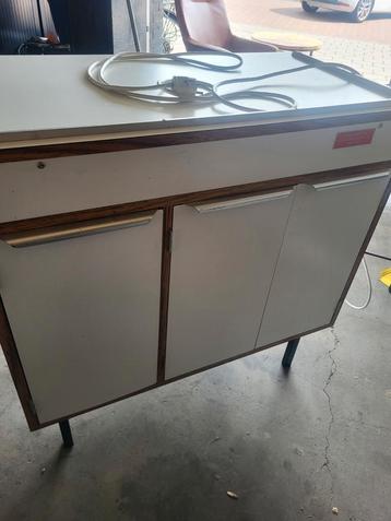 Pedicure opberg kast vintage beschikbaar voor biedingen