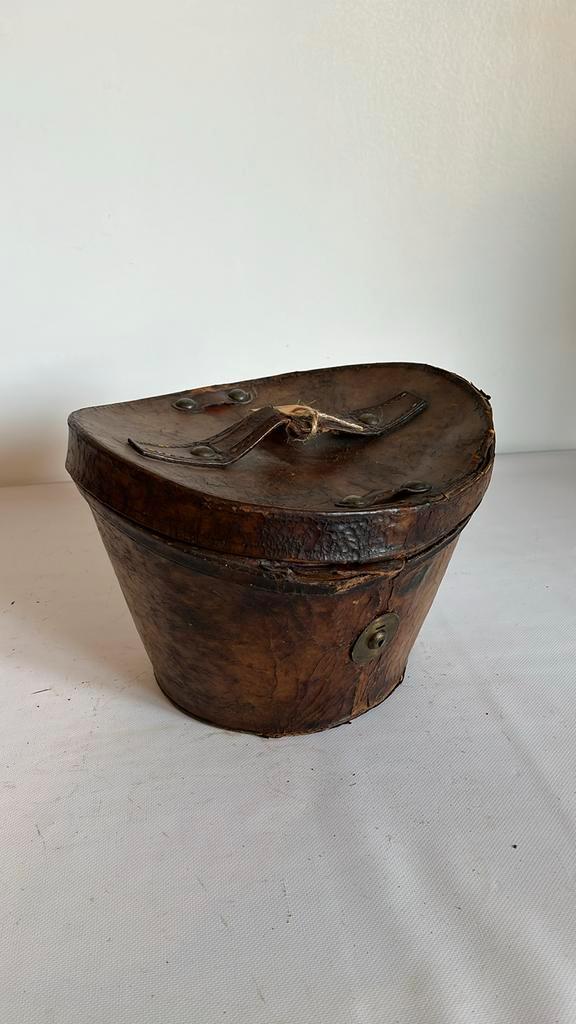 Hoedendoos, met hoed, Antiek en Kunst, Curiosa en Brocante, Ophalen of Verzenden