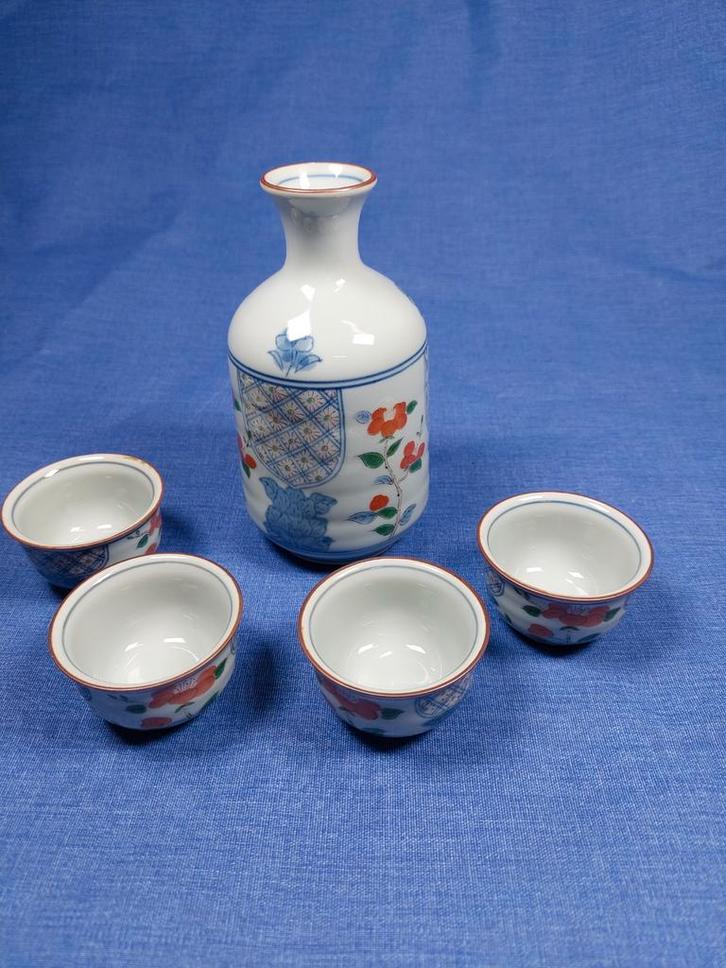 Japanse Sake Set: Kruik met 4 kommetjes, Huis en Inrichting, Keuken | Servies, Gebruikt, Overige typen, Overige stijlen, Porselein