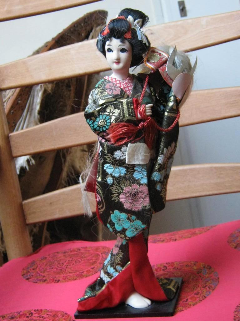 Japanse Geisha pop in kimono en atributen, Verzenden