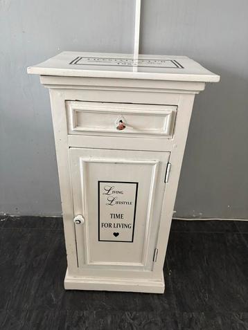 Leuk wit kastje - Nachtkastje/Bijzettafel beschikbaar voor biedingen