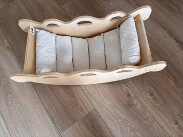 Schommelboog met kussen beschikbaar voor biedingen