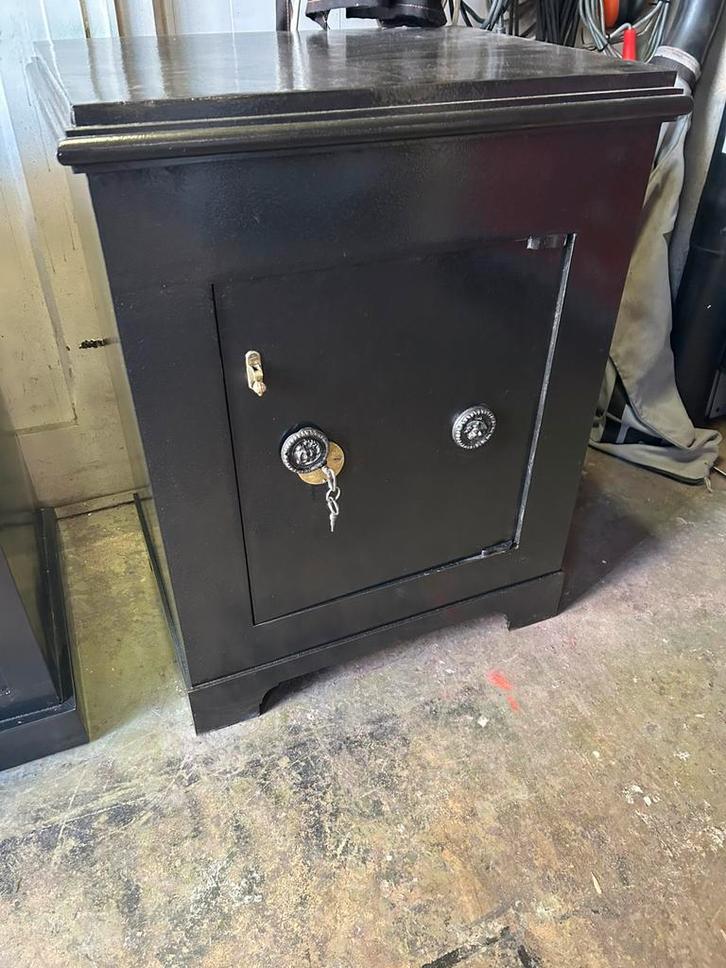 Oude Antieke gerestaureerde kluis/brandkast, Huis en Inrichting, Brandblussers en Brandkasten, Gebruikt, Brandkast, Ophalen of Verzenden