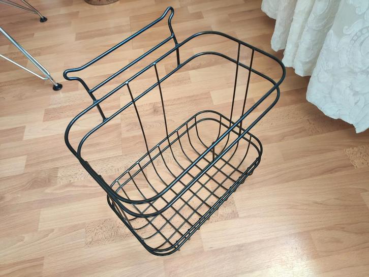 Zwarte vintage wandrek, hoog, bijv. voor flessen, Huis en Inrichting, Woonaccessoires | Schalen en Manden, Gebruikt, Mand, Rechthoekig