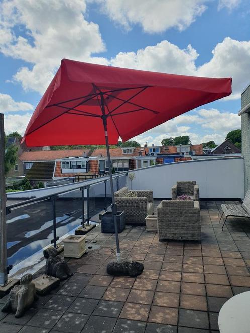 Madison Parasol Delos Luxe 200x300 cm – Rood Incl Aerocover, Tuin en Terras, Parasols, Zo goed als nieuw, Stokparasol, 2 tot 3 meter