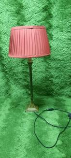 Tafellamp met rode stoffen kap en metalen poot, Gebruikt, Ophalen of Verzenden, Metaal, 50 tot 75 cm