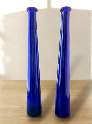  Set van  kobaltblauwe glazen bloemknopvazen.  beschikbaar voor biedingen