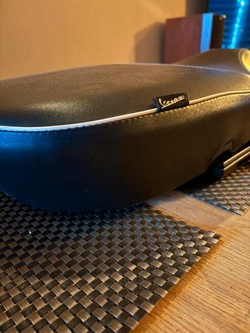 Vespa Sprint S Lederen Zadel - Nieuwstaat! beschikbaar voor biedingen