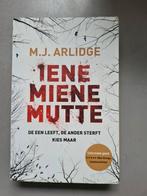M.J. Arlidge - Iene Miene Mutte, Boeken, Thrillers, Gelezen, Ophalen of Verzenden