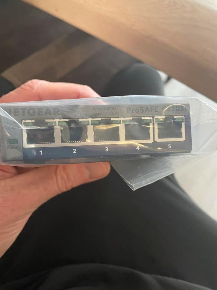 Netgear ProSafe Plus GS105Ev2 Switch - Nieuw, Computers en Software, Netwerk switches, Nieuw, Ophalen of Verzenden