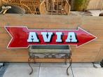 Vintage Avia Emaille Pijl Reclamebord - Jaren 40, Verzamelen, Merken en Reclamevoorwerpen, Ophalen, Gebruikt, Reclamebord
