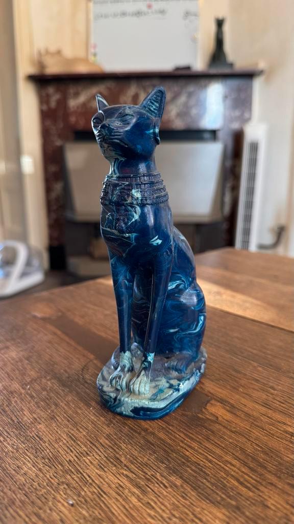 Egyptisch kat beeldje Bastet – blauw marmerlook – 20 cm, Antiek en Kunst, Kunst | Beelden en Houtsnijwerken, Ophalen