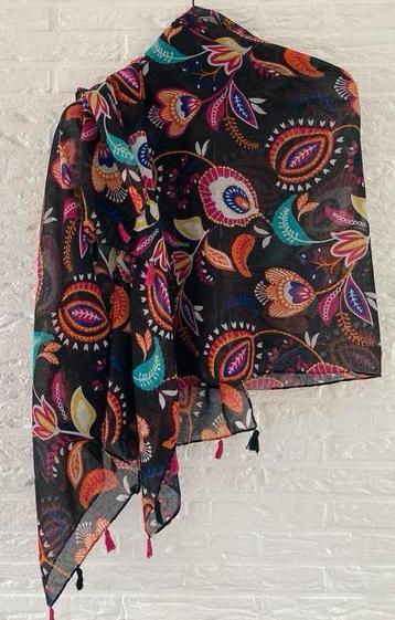 Mooie SJAAL met gekleurde boho kwastjes gipsy beschikbaar voor biedingen