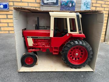 International 1586 tractor Ertl #463 1/16 beschikbaar voor biedingen