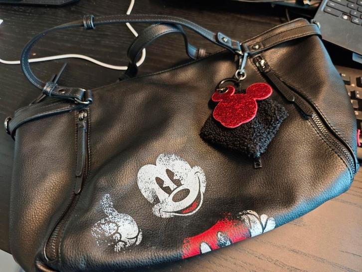 Desigual Mickey Mouse schoudertas, Sieraden, Tassen en Uiterlijk, Tassen | Damestassen, Zo goed als nieuw, Handtas, Zwart, Ophalen of Verzenden