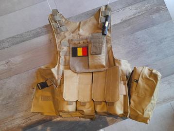 Tactisch vest met lampje beschikbaar voor biedingen