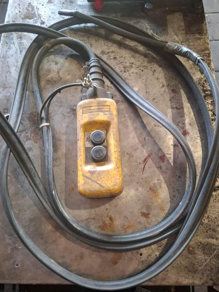 Kettingtakel Afstandsbediening - Gebruikt, Doe-het-zelf en Verbouw, Lieren en Takels, Ophalen of Verzenden