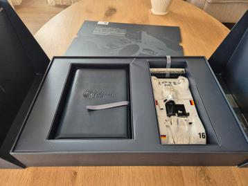 Art Car BMW V12 LMR 1:18 Jenny Holzer - Kyosho  beschikbaar voor biedingen