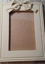 Fotolijstje - Beige met een strikje, Ophalen of Verzenden, Zo goed als nieuw