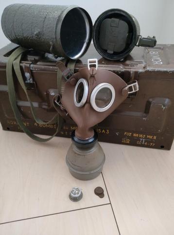Vintage Leger Gasmasker met Koker  beschikbaar voor biedingen