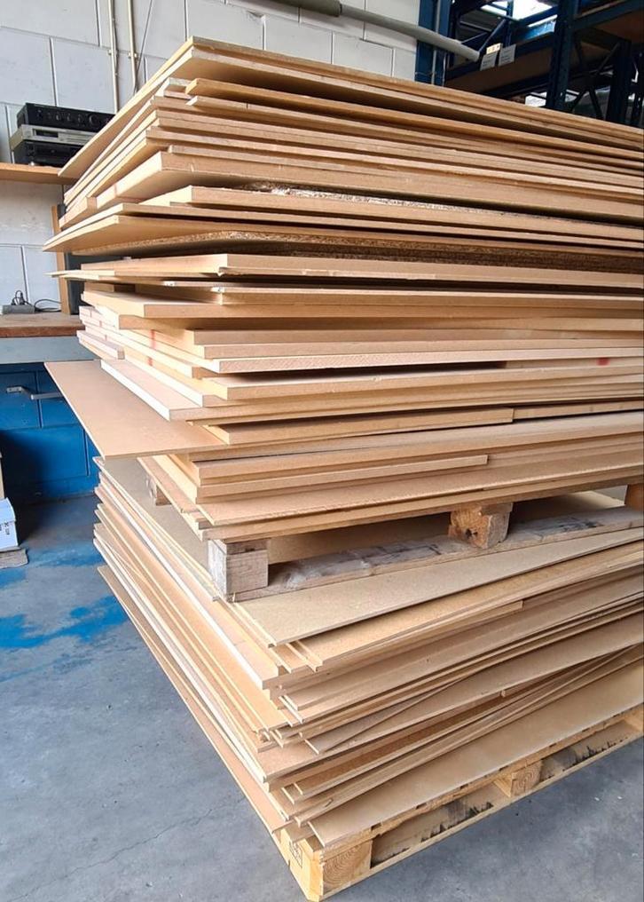 Grote partij MDF platen tot 18mm., Doe-het-zelf en Verbouw, Hout en Planken, Zo goed als nieuw, Plank, Overige houtsoorten, Minder dan 200 cm