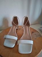 Witte sandalen met blokhak en enkelbandje - Maat 42 - NIEUW, Anneonline, Steenbergen, Schoenen met lage hakken, Shop@wesell4u.nl