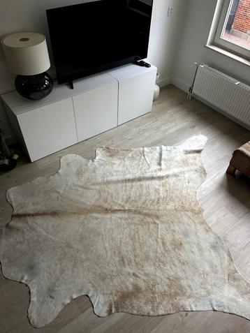 Koeienhuid vloerkleed beige egaal 231 x 243 cm van Koelap beschikbaar voor biedingen