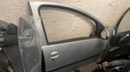 Peugeot 107 Rechtsvoor deur grijs met spiegel, Auto-onderdelen, Ophalen of Verzenden