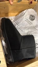 UGG nieuw in doos ! Maat 38, Ophalen of Verzenden, Zo goed als nieuw, Zwart, Pantoffels of Sloffen