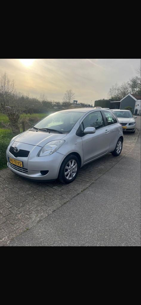Toyota Yaris 1.3 16V Vvt-i SOL 3DR 2007 Grijs 147300 km NAP, Auto's, Toyota, Particulier, Yaris, Benzine, C, Hatchback, Handgeschakeld
