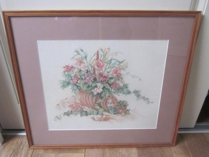 Geborduurd schilderij terracotta pot met bloemen, Huis en Inrichting, Woonaccessoires | Schilderijen, Tekeningen en Foto's, Zo goed als nieuw