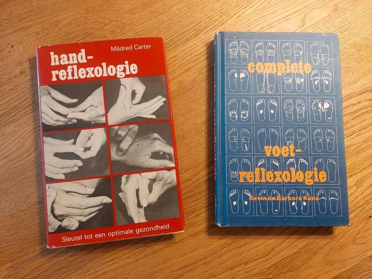 Tweemaal reflexologie boeken, voet en hand., Boeken, Wetenschap, Zo goed als nieuw, Natuurwetenschap, Ophalen of Verzenden
