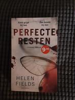 Helen Fields----- Perfecte resten, Helen Fields, Ophalen of Verzenden, Europa overig, Zo goed als nieuw