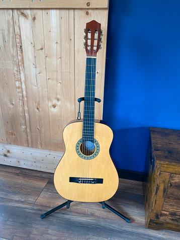 Akoestische Gitaar + Standaard beschikbaar voor biedingen