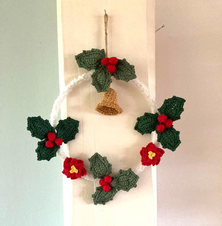 * nw gehaakte krans HULST besjes Kerstroosje kerstklok KERST, Hobby en Vrije tijd, Breien en Haken, Nieuw, Haken, Overige typen