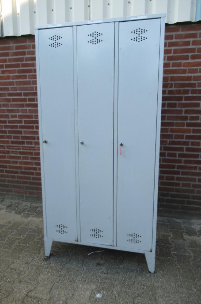3 deurs Lockerkast, 15 stuks in gebruikte staat, Huis en Inrichting, Kasten | Lockerkasten, Gebruikt, Ophalen