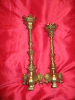 Twee Antieke kandelaars. Hoog 33 en 29 cm ., Antiek en Kunst, Ophalen of Verzenden, Koper of Brons