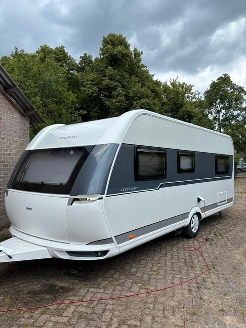 Hobby 560 UL excellent Bom Vol, Caravans en Kamperen, Caravans, Bedrijf, tot en met 4, 1250 - 1500 kg, Rondzit, Hobby, 2 aparte bedden