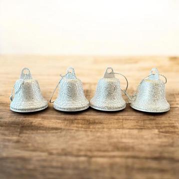 4 kerstklokken als decoratie voor de kerstboom. beschikbaar voor biedingen