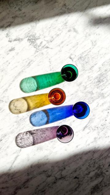 4x vintage gekleeurd glas borrelglazen beschikbaar voor biedingen